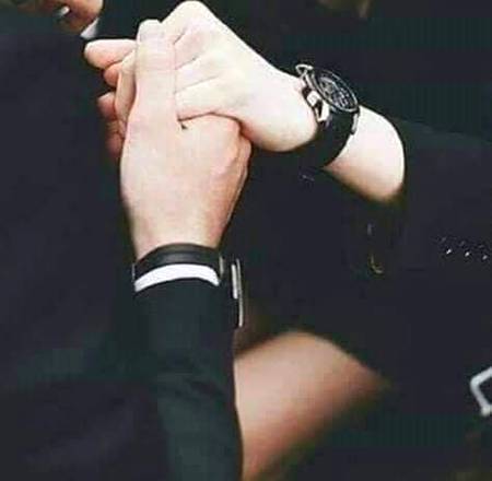 اگر تم یہ سمجھتے ہو
محبت میں وجودِ یار کا ہونا ضروری ہے۔۔
وگرنہ یہ ادھوری ہے
تو پھر تم خاک سمجھے ہو 😑
ہو شرتوں پر تو یہ تشنہ  ایجاد رہتی ہے۔۔
محبت جب تلک اجسام سے آزاد رہتی ہے
بہت آباد رہتی ہے۔۔