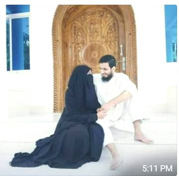 *ﻣﺮﺩ ﮐﯽ ﺧﻮﺑﺼﻮﺭﺗﯽ ﮐﯿﺎ ﮬﻮﺗﯽ ﮨﮯ؟؟
خوﺑﺼﻮﺭﺕ ﻣِﺮﺩ ﻭﮦ ﮬﻮﺗﺎ ﮨﮯ ﺟﻮ ﻋﻮﺭﺕ ﮐﯽ ﺧﻄﺎﺅﮞ ﮐﻮ ﻣﻌﺎﻑ ﮐﺮ ﺩﯾﺘﺎ ﮨﮯ
خوﺑﺼﻮﺭﺕ ﻣﺮﺩ ﻭﮦ ﮬﻮﺗﺎ ﮨﮯ ﺟﻮ ﻭﺣﺸﺖ ﮐﮯ ﮔﮭﻮﮌﮮ ﭘﺮ ﺳﻮﺍﺭ ﮬﻮ ﮐﺮ 
ﻋﻮﺭﺕ ﮐﯽ ﺍﻧﺎ ﮐﯽ ﺩﮬﺠﯿﺎﮞ ﻧﮩﯿﮟ ﺍُﮌﺍﺩﯾﺘﺎ
خوﺑﺼﻮﺭﺕ ﻣﺮﺩ ﻭﮦ ﮬﻮﺗﺎ ﮨﮯ ﺟﻮ ﺑﻦ ﻣﺎﻧﮕﮯ ﻋﻮﺭﺕ ﮐﻮ ﻣﺤﺒﺖ اور عزت ﺩﯾﺘﺎ ﮨﮯ,
عوﺭﺕ کو ﺍﭘﻨﮯ ﻣﺰﺍﺝ ﮐﯽ ﺗﭙﺶ ﺳﮯ ﺟﻼ ﮐﺮ ﺭﺍﮐﮫ ﻧﮩﯿﮟ ﮐﺮ ﺩﯾﺘﺎ
خوبصورت مرد وہ ہوتا ہے، جو عورت کا محافظ بن کے 
اسکو تحفظ کا احساس بخشتا ہے 
اسے ہر برے اور غلط کام سے روکتا ہے 
اس کا رہبر بن کے رہنمائی کرتا ہے 
اسکی عزت پہ اپنی زندگی فنا کر دیتا ہے 
اس کے ایک آنسو پہ زمانے سے الجھ جاتا ہے 
اسکی ہنسی کو اپنی زندگی سمجھ کے ہمیشہ اسے ہنستا ہوا رکھتا ہے