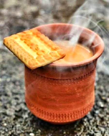 Hawaen naraz hay Aaj kal

Tmhari chai ki khusbu jo Nahi Ati

tea_morning