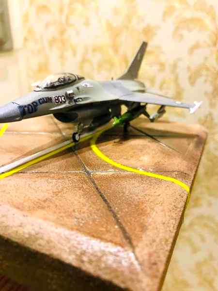 مشکلوں سے گزر کر ہی   شخصیت نکھرتی ہے 
جو چٹانوں سےنہ الجھے  وہ چشمہ کس کام کا..😎💕