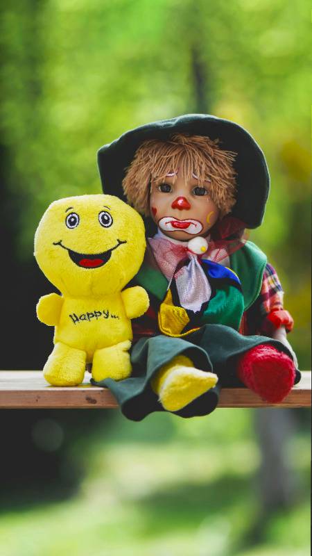 مسکراہٹ کی بات کرتے ہو 
 جی رہا ہوں یہی غنیمت ہے.