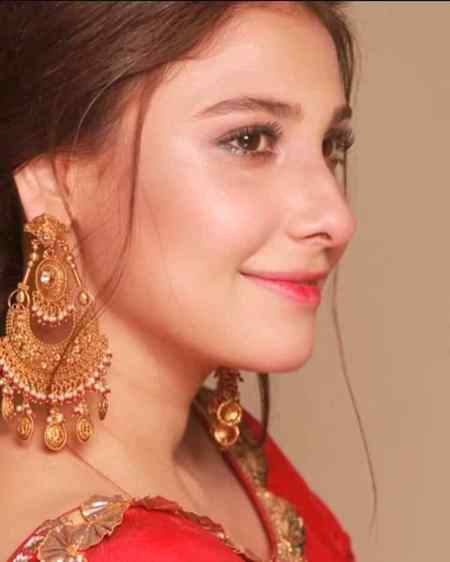 شوخیاں چھوڑ دی میں نے 😞
رگ رگ میں اداسی گھلتی جا رہی ہے 😢
لگتا ہے یہ پاگل سی لڑکی اب سدھرتی جا رہی ہے 😑💔