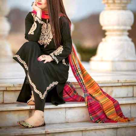 💕Hoga husn👎  wo shehzadiyo👸 k door ka 👍
💖Kala suit phn kr hm bhi kml lgty he 👌👌💖🙈😍