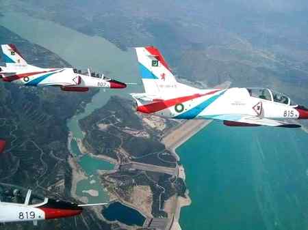 میں کہاں رکتی ہوں عرش و فرش کی آواز سے
مجھ کو جانا ہے بہت اونچا حدِ پرواز سے