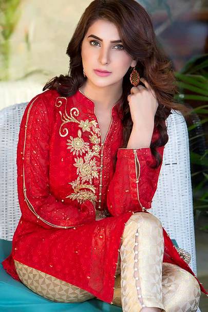 Areeba Habib is a Pakistani model and television actress. Habib made her television debut with negative role of Nishaal in 2018 series Koi Chand Rakh. She further played the role of Chand in Qadam Qadam Ishq, Taniya in Janbaaz and Misha in Jalan. 
Born: May 1, 1993 (age 27 years), Karachi