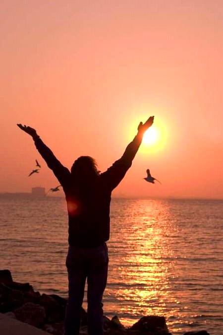 *ﺟﯿﺴﮯ ﺍﻧﺴﺎﻥ ﺳﮯ ﺟﺐ ﺟﺎﻥ ﻧﮑﻞ ﺟﺎﺋﮯ ﺗﻮ ﻭﮦ ﺯﻧﺪﮦ ﻧﮩﯿﮟ ﺭﮨﺘﺎ ﻭﯾﺴﮯ ﮨﯽ ﺟﺐ ﺍﺣﺴﺎﺱ ﻧﮑﻞ ﺟﺎﺋﮯ ﺗﻮ ﭘﮭﺮ ﻭﮦ ﺍﻧﺴﺎﻥ ﮨﯽ ﻧﮩﯿﮟ ﺭﮨﺘﺎ۔*