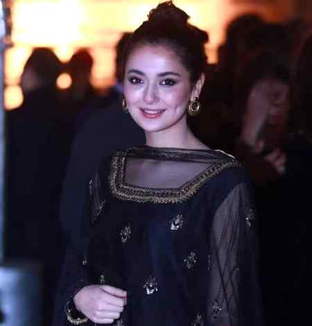 Mange Thi Hum Na Khudasa Muhabat Ki Zindage "ay Dost" Khuda Na Tum Jaise Dost Sy Mila Kr Zindage Ko Muhabat Bana Diya💗 For you umee jan & miss you 🙂