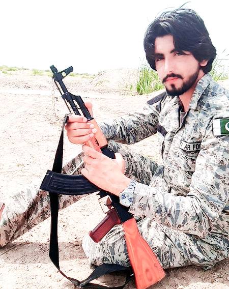 لرز جاتے ھیں دشمن جسے دیکھ کر.

ایسے محافظ ھیں ھم وطن_پاکستان کے.
الحمدلل💪💪💪💪

(Chaand)