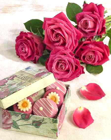 -چے تہ مے یاد ساتے پہ زڑه کے لکہ بلہ ڈیوا،
زبہ دے خیر نکڑم قربان دومرا بے ننگہ نہ یم!