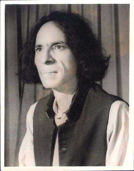 .جون ایلیاء کے بارے میں مشہور تھا کہ وہ اپنے ہر ملنے والے کو جانی کہہ کر مخاطب کرتے تھے، سوائے اپنی بیوی کے