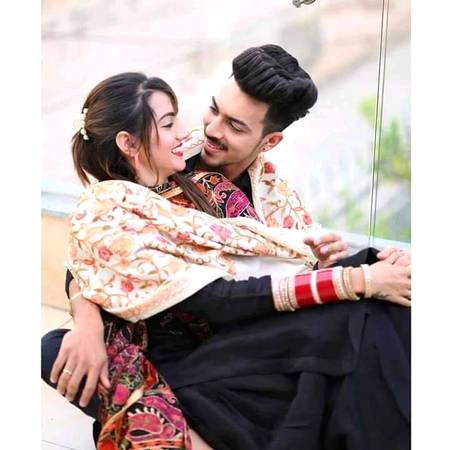 "ایسے ضروری___ هو مجھ کو تم
 جیسے ہوائیں__ سانسوں کو😘❤️💋