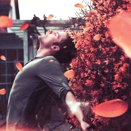 اﺳﮯ ﮐﮩﻮ ﻣﺠﮭﮯ ﭘﺘﮭﺮ ﻣﺎﺭﮮ
ﻭﮦ ﭘﺘﮭﺮ ﺟﻮ ﺍﺳﮑﮯ ﺳﯿﻨﮯ ﻣﯿﮟ ﮨﮯ