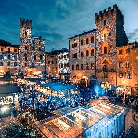 Stunning Night view of Italy!