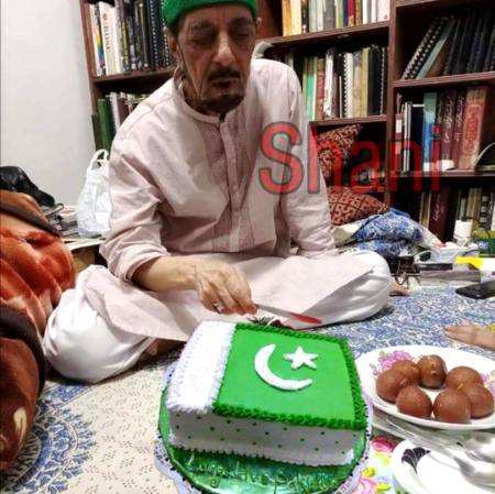 بدماش لونڈوں کے علاوہ سب کو 👇
Happy Independence day 🇵🇰