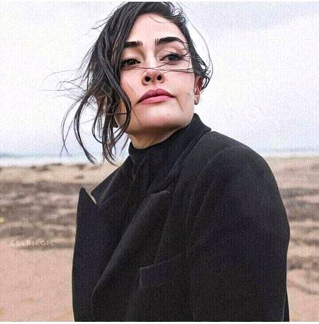 محبت* انتہائی *خوبصورت*
چیز ہےمگر *عزت* انمول ہوتی ہے