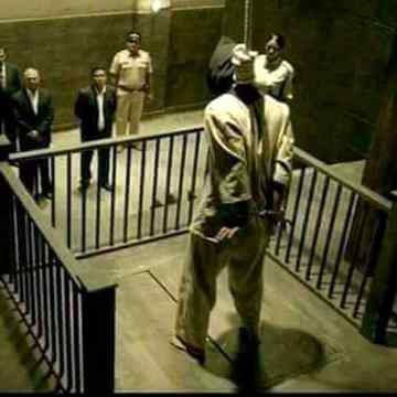 ابتدائی خواہشوں میں، کونسی پُوری ہوئی.. ؟؟
چل مُجھے سُولی چڑھا، اب آخری خواہش نہ پوچھ..!