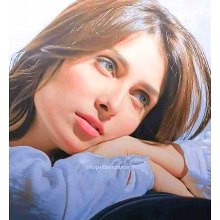 اپنی شاموں میں حصہ پھر کسی کو نہ دیا ہم نے
 عشق ترے بغیر بھی صرف تجھ سے ہی کیا ہم نے
Chaand😥🥀