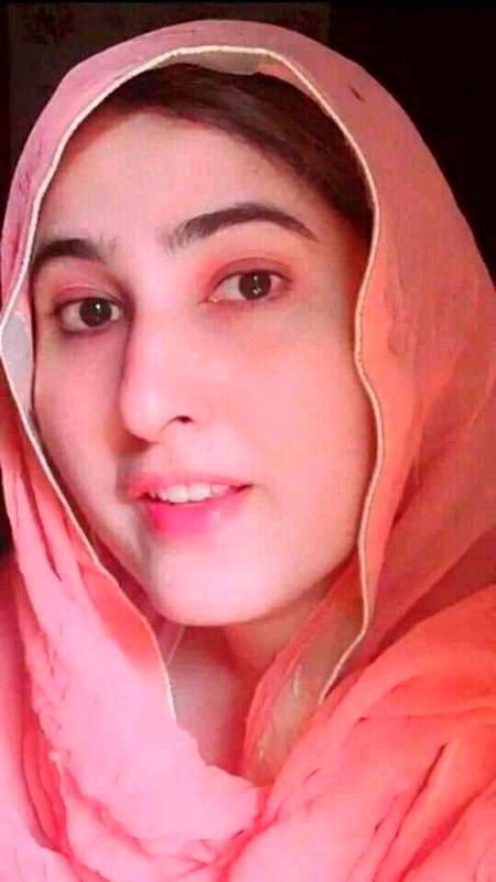 تیری دید پہ میسر ہے میری عید کا ہونا
ادھر لوگ توچاند کی تلاش میں ہیں
👉
