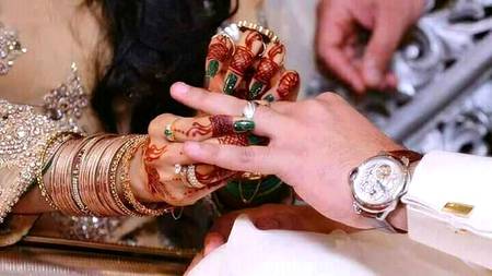 جو میرا ہے اس پر کسی کا حق تو کیا

نظر تک برداشت نہیں ہے مجھے.... Absolutely right....