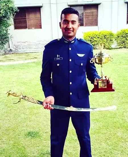 So here is the winning champion of "Chief of the Air Staff Trophy" and "Coveted sword of the honor" 😍😍 

Aviation Cadet Sergeant Muhammad_Kamran_Arif ❤ 

Congratulations Sir 🎉😍😍 
He was awarded for his Overall Best Performance in College of Aeronautical engineering ❤❤
Best of luck for your future ❤