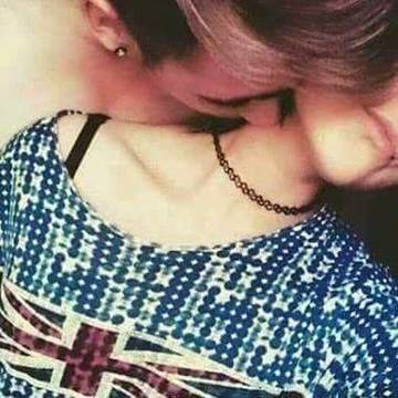تجھے چومنا ہے بے تحاشا 
نہ جانے کب تیری گردن میسر آ ے گی
💋 - H∆mzıı.. 🤹♂️�