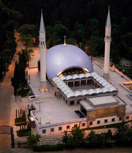 First Woman to build Mosque in turkey __desighboom spoke with Zeynep fadillioglu about her core principles and philosophies throughout her deserve project range 💕💕