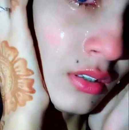 Najany q aj Mera zab't toota
Tera naam lia or booht roya"T"
