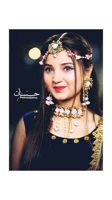 منتظر ہوں کہ ستاروں کی ذرا آنکھ لگے،
چاند کو چھت پہ بلا لوں گا اشارہ کرکے

For u my jaaa