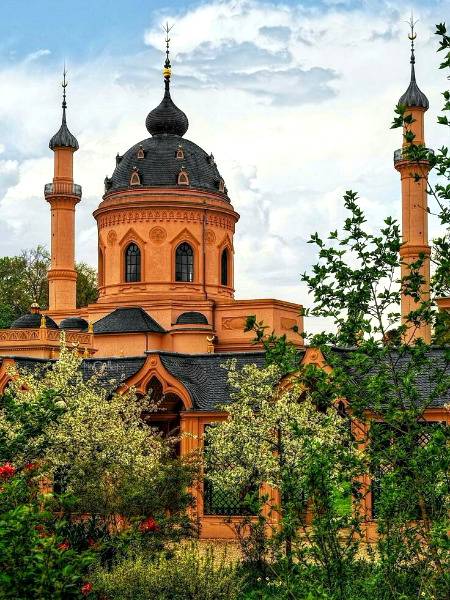 The red Mosque at Schwetzingen castle garden 💕💕