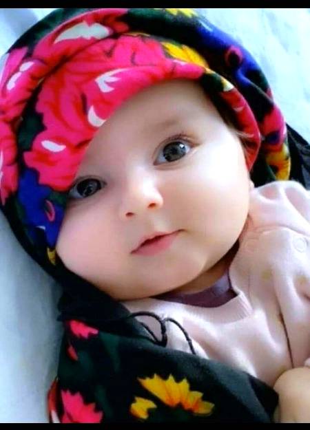 نبی کریم صلی اللہ علیہ وآلہ وسلم نے فرمایا جو چھوٹوں پر رحم نہیں کرتا وہ ہم میں سے نہیں