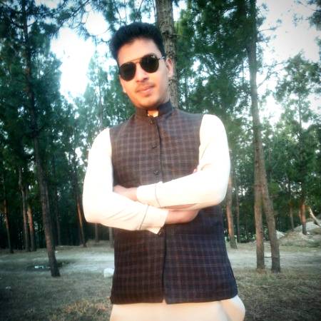 koi hmse bhi bt krlooo.....koi friend hi bnjaw ....hmm