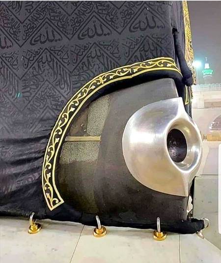 بھیجا ہے جنت سے تجھ کو خدا نے
چوما ہے تجھ کو میرے مصطفی ﷺ نے