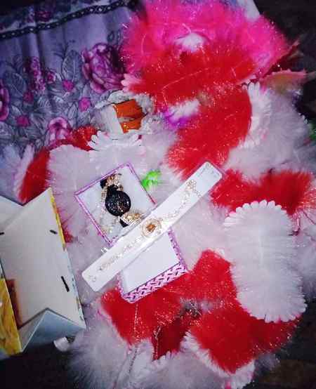 Hyeee gifts 😋😗😚🙂😚