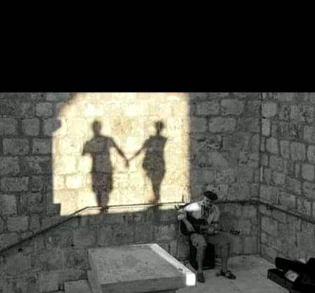 *ﻭﮦ ﺗﻌﻔــــﻦ ﮬـــﮯ ﮐـﮧ ﺍﺱ ﺑـﺎﺭ ﺯﻣﯿﮟ ﮐــﮯ ﺑـﺎﺳــــﯽ*
*ﺍﭘﻨــﮯ ﺳﺠــــﺪﻭﮞ ﺳﮯ ﮔﺌــﮯ ﺭﺯﻕ ﮐﻤﺎﻧـﮯ ﺳﮯ ﮔﺌــﮯ*
*ﺩﻝ ﺗﻮ ﭘﮩﻠـﮯ ﮬـﯽ ﺟــــﺪﺍ ﺗﮭـﮯ ﯾﮩﺎﮞ ﺑﺴﺘـﯽ ﻭﺍﻟـﻮ*
*ﮐﯿﺎ ﻗﯿﺎﻣﺘـــــ ﮬـﮯ ﮐﮧ ﺍﺑــــ ﮨﺎﺗﮫ ﻣـﻼﻧـﮯ ﺳـﮯ ﮔﺌــﮯ