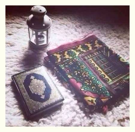 💕روحوں 🍃کو نماز💕 میں لگاؤ جس پر 💕زندگی اور 🍃موت کو فرق نہ پڑتا ہو اُسے💕 نماز میں🍃 لگاؤ
 قبر🍃 میں جسم 🍃جائے گا 🍃روح نہیں..💕