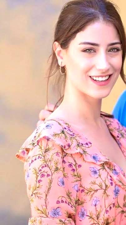 Hazal Kaya!