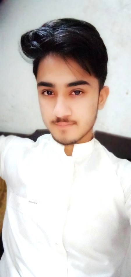 لوگوں سے برداشت نہیں ہوتی بس اک سادگی ہماری