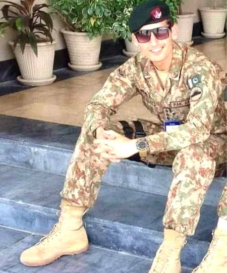 .
تم سے حاصل ہوا اک گہرے سمندر کا سکوت..
اور ہر موج  سے  لڑنا  بھی تمہی سے سیکھا.
Capt Ruhullah Shaheed.