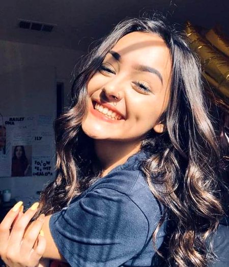 مجھ سی آرڈر پہ بھی نہیں بنتی
تیرے جیسوں کی سیل جاری ہے 😋