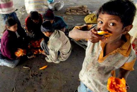 بھوک کا کوئی مذہب نہیں ، کوئی ملک نہیں ، کوئی سیاسی اور سماجی نظریہ نہیں ، یہ تو اذیت کی ایک کیفیت ہے جو سب کیلئے یکساں ہے 💔
خاک سار