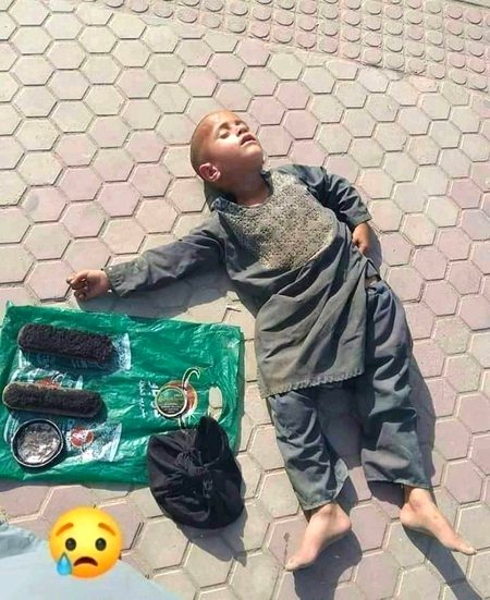 ان سے پالش کروا لیا کریں یہ بہت خود دار ہوتے ہیں