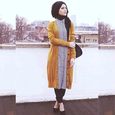 سہیلیاں بھی تمہاری تو کم نہیں تُم سے
مرے خیال میں تم سب سے خوبصورت ہو