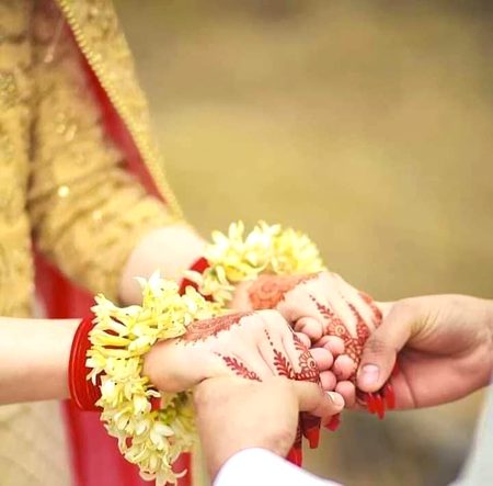 اپنی بانہیں میسر کر 
مجھے جی بھر کے رونا ھے😔