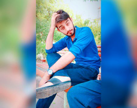 Pta h bht muddato bad muskraya 🙂Hu r wo b apni qismat Par🌹😣