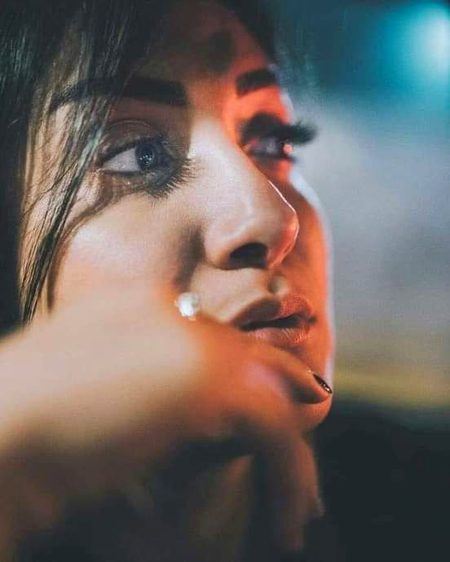 ملیاسین جی مرڪی تہ ڪھڙو ڏوھ ٿي پيو؟
پيا نيڻ پلٽي ته ڪھڙو ڏوھ ٿي پيو؟
دنيا ته يارو پٿر کي پئي پوڄي..!!
اسان جی سونھن کی پوڄیو تہ ڪھڙو ڏوھ تی پیو؟؟