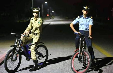 لا حاصل کی چاہ میں دربدر انسان پھر  رسوائیوں کے کئی درد پال لیتا ہے۔