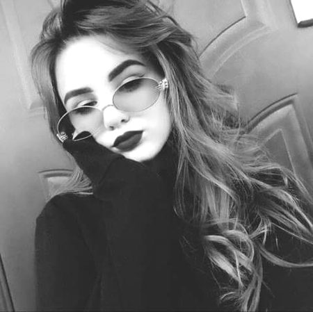 ..!!kiSi ki jaan bStii hai mUjh mEi..!!!
..!!kiSi ka sir drd hUn main..!!😒🔥