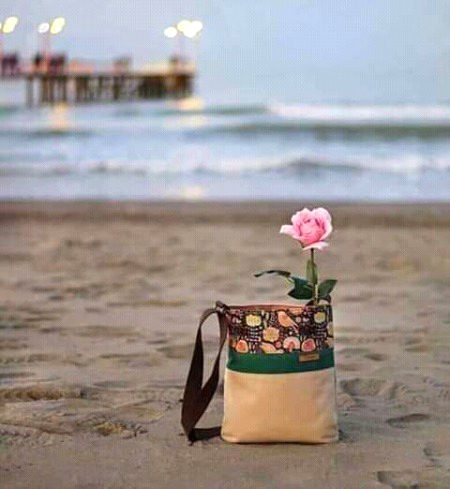 Sach or khushbo ko apne hone ka yaqeen dilane ki koi zroorat ne hotie