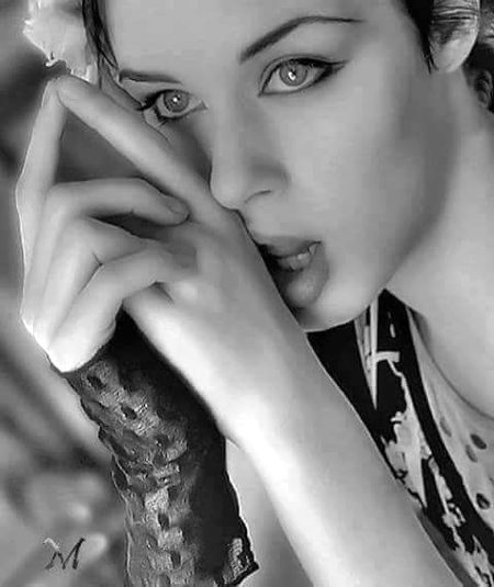 قربت سے ناشناس رہے ،کچھ نہیں بنا.... خوش رنگ ، خوش لباس رہے ، کچھ نہیں بنا..... اب قہقہوں کے ساتھ کریں گے علاجِ عشق..... ہم مدتوں اداس رہے ، کچھ نہیں بنا jigar G