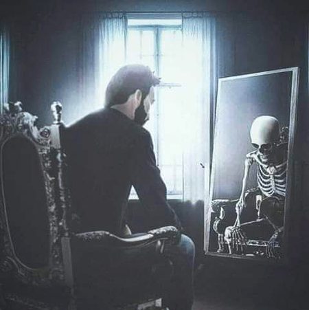 گزرا وقت اذیت ہے جو شام ڈھلے آ جاتا ہے،  
بچھڑے ساتھی دیمک ہیں جو اندر سے کھا جاتے ہیں..!!🖤✌️